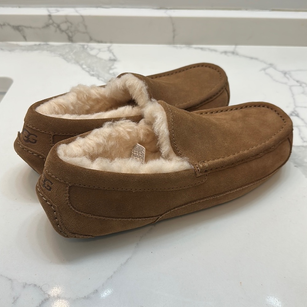 Men’s UGG slip on casual shoe